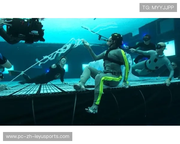 _水上障碍冒险：潜入水底挑战极限_，水下障碍