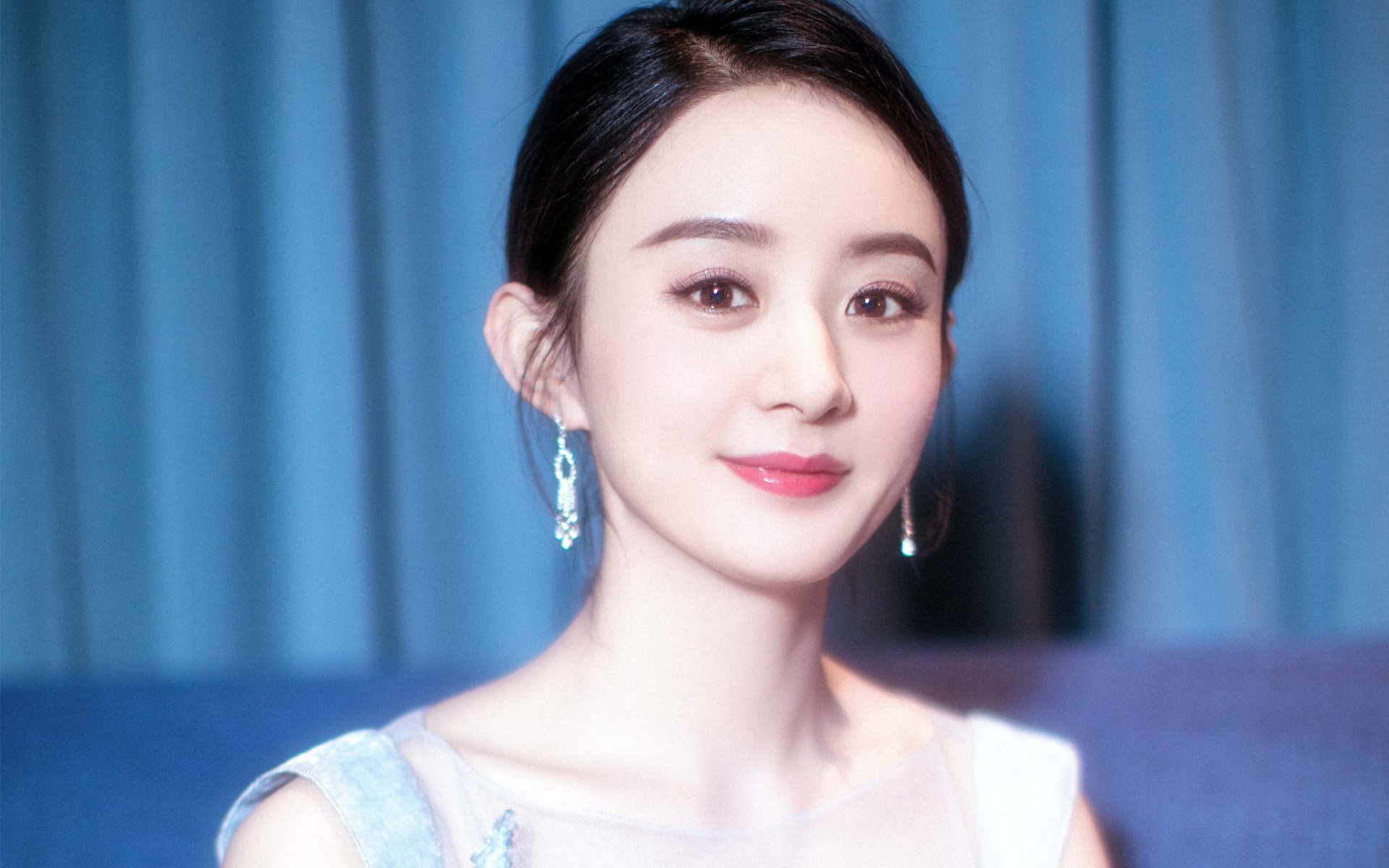 下载乐鱼体育APP-西班牙青年队在欧洲大赛中表现优异，未来可期